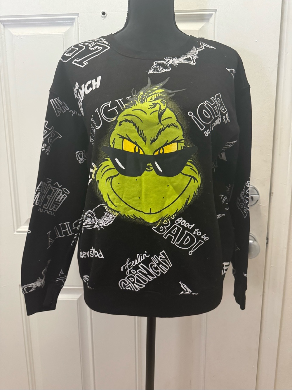 Black Crewneck Sweater with Green Grinch Graphic 0428